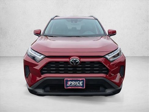 Used 2025 Toyota RAV4 XLE image 2