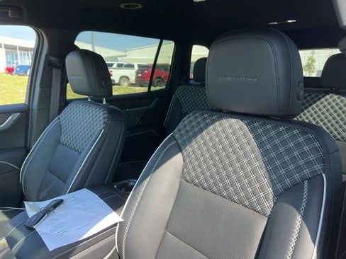 Used 2025 GMC Acadia Denali w/ LPO, Floor Liner Package image 9