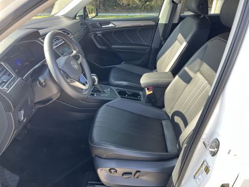 Certified 2023 Volkswagen Tiguan SE image 16