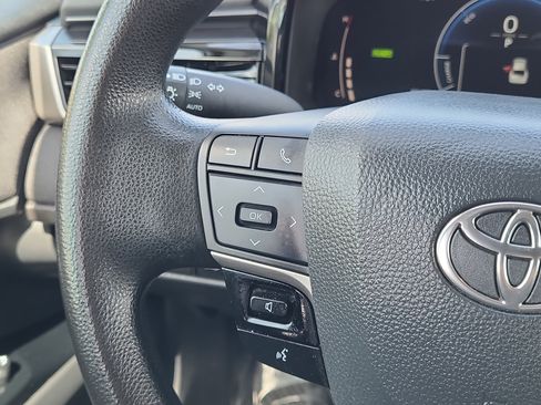 Used 2025 Toyota Camry SE FWD image 14