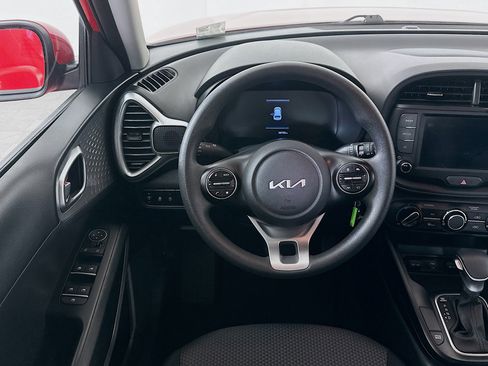 Used 2025 Kia Soul LX w/ LX Technology Package FWD image 18