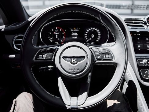 Used 2024 Bentley Bentayga AWD/4WD image 53