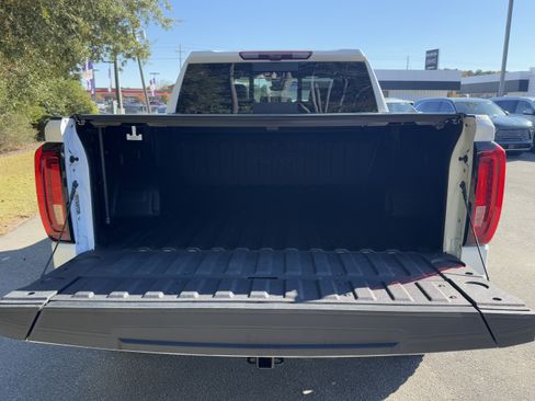 Used 2022 GMC Sierra 1500 AT4 w/ AT4 Premium Package image 5