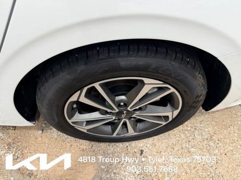 Used 2024 Kia Forte LXS w/ LXS Technology Package FWD image 7