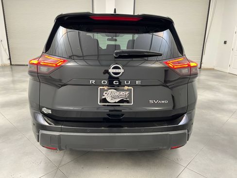 Used 2024 Nissan Rogue SV AWD/4WD image 8