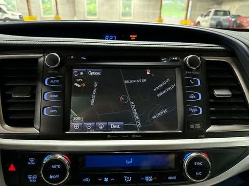 Used 2019 Toyota Highlander XLE AWD/4WD image 20
