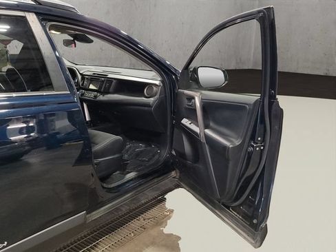 Used 2018 Toyota RAV4 XLE AWD/4WD image 18
