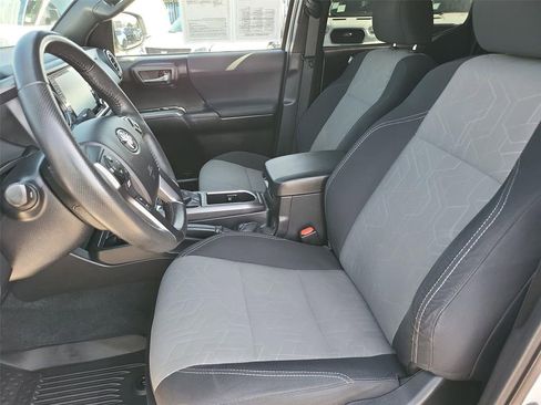 Used 2022 Toyota Tacoma TRD Off-Road w/ Technology Package image 11