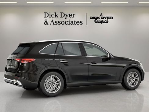 Used 2025 Mercedes-Benz GLC 300 image 8