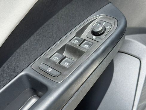 New 2026 Volkswagen Taos SE FWD image 22