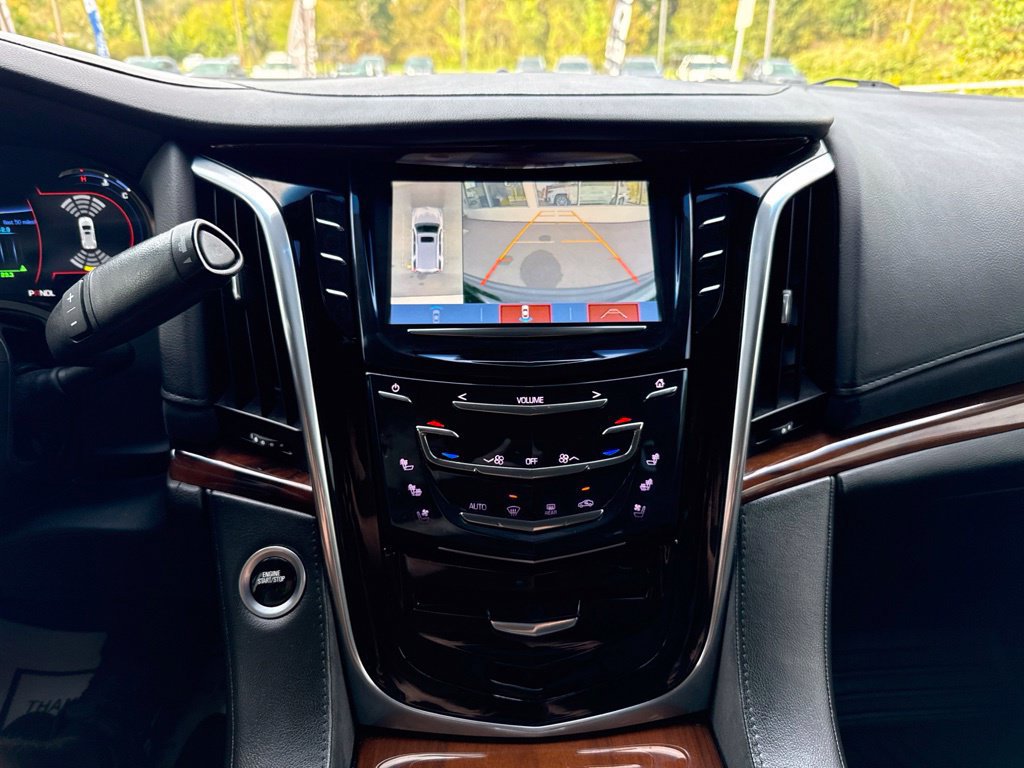 Used 2018 Cadillac Escalade Luxury AWD/4WD image 16