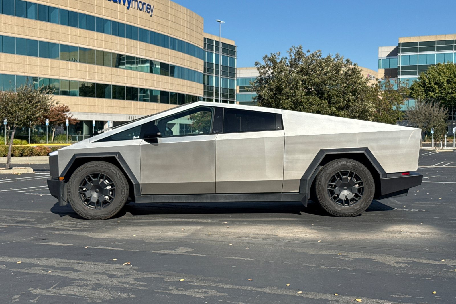 Used 2024 Tesla Cybertruck AWD Crew Cab image 7