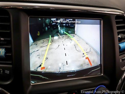 Used 2018 Jeep Grand Cherokee Limited w/ Luxury Group II image 23