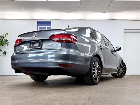 Used 2016 Volkswagen Jetta Sport image 5