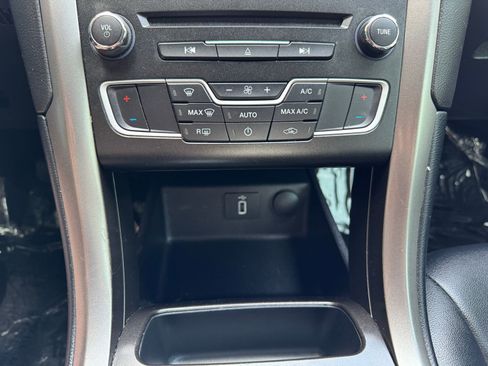 Used 2017 Ford Fusion SE w/ Equipment Group 201A FWD image 25