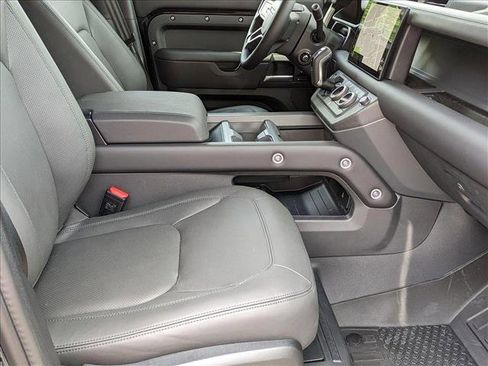 New 2025 Land Rover Defender 110 S image 18