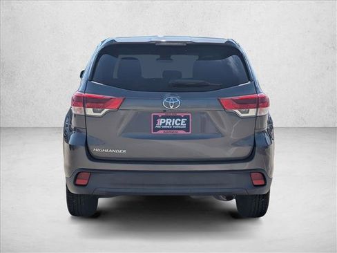 Used 2019 Toyota Highlander LE FWD image 7