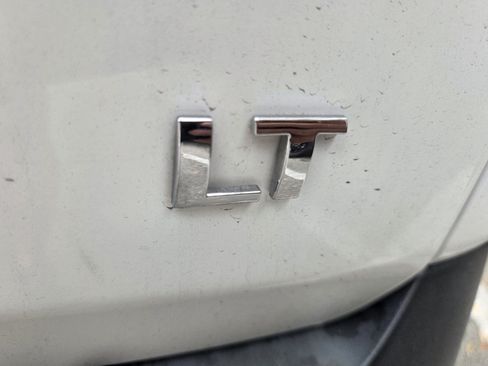Used 2020 Chevrolet Traverse LT w/ LT Premium Package FWD image 4