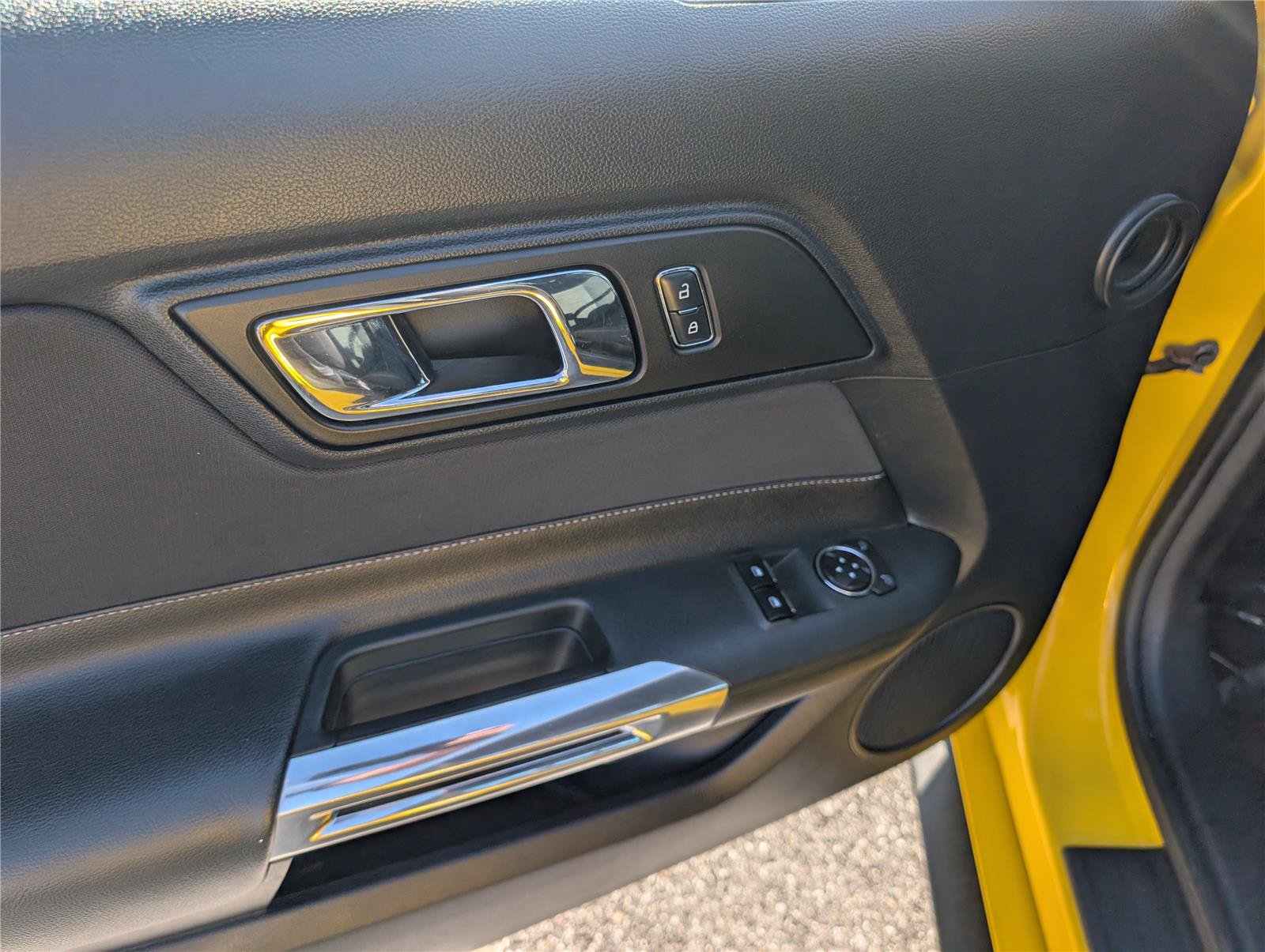 Used 2016 Ford Mustang Coupe RWD image 15