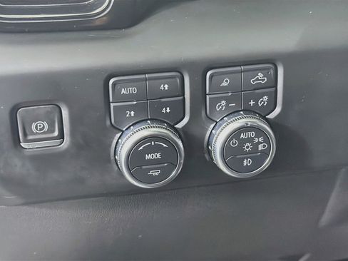 Used 2022 GMC Sierra 1500 AT4 w/ AT4 Premium Package AWD/4WD image 16