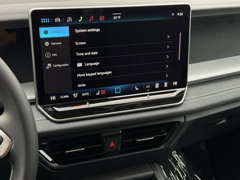 New 2026 Volkswagen Tiguan SE image 31