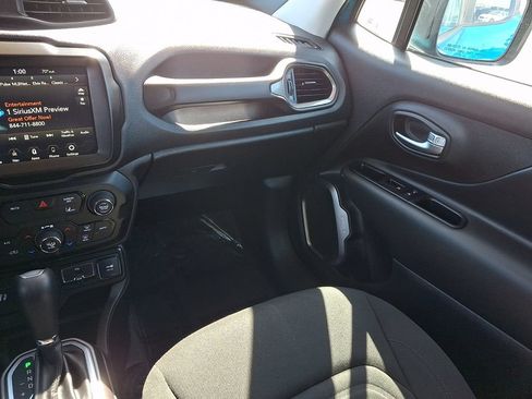 Used 2022 Jeep Renegade Latitude AWD/4WD image 17