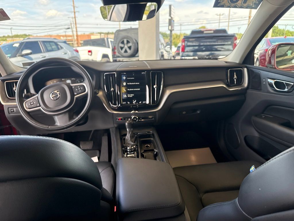 Used 2019 Volvo XC60 T5 Momentum w/ Multimedia Package AWD/4WD image 15
