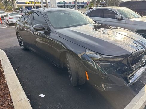 Used 2025 BMW 550e xDrive w/ Executive Package image 1