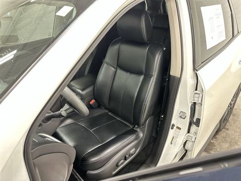 Used 2018 Nissan Pathfinder SL w/ Midnight Edition Package FWD image 15