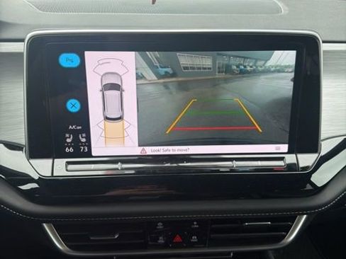 Used 2024 Volkswagen Atlas Cross Sport SE AWD/4WD image 15