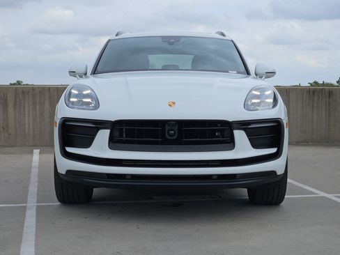 Certified 2026 Porsche Macan image 11