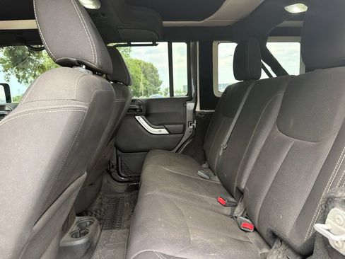Used 2017 Jeep Wrangler Unlimited Rubicon w/ Cold Weather Group AWD/4WD image 21