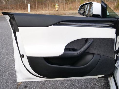 Used 2021 Tesla Model S Plaid image 25