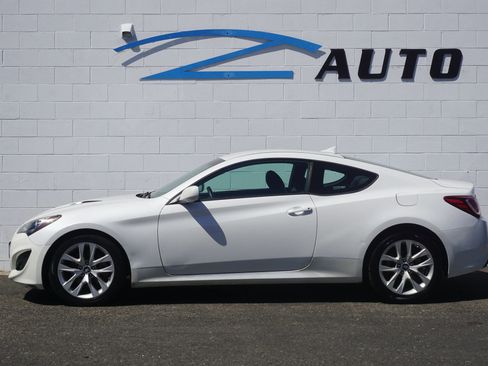 Used 2013 Hyundai Genesis 2.0T image 3