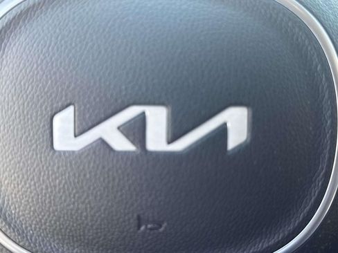 Used 2026 Kia Carnival FWD image 34