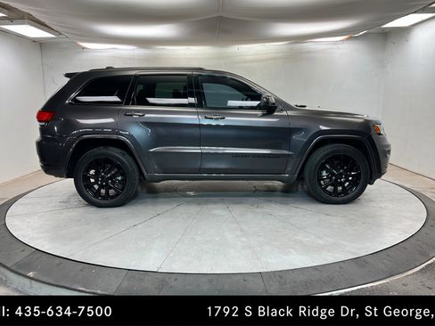 Used 2017 Jeep Grand Cherokee Altitude image 6