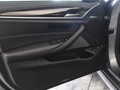 Used 2023 BMW 530e xDrive w/ Premium Package image 8