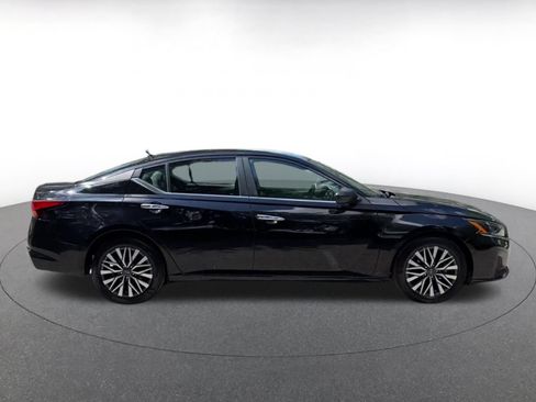Used 2025 Nissan Altima 2.5 SV FWD image 24