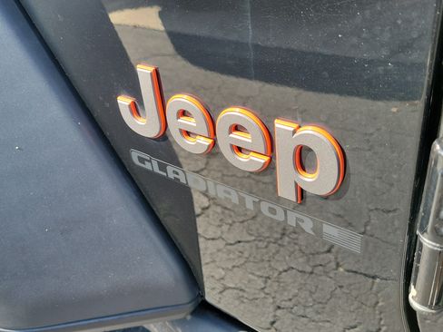Used 2023 Jeep Gladiator Mojave w/ Cold Weather Group AWD/4WD image 5