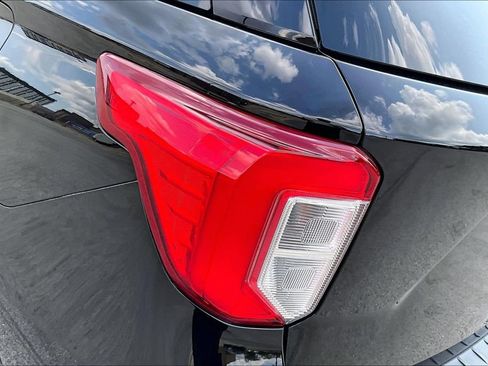 Used 2022 Ford Explorer XLT w/ Equipment Group 202A AWD/4WD image 30