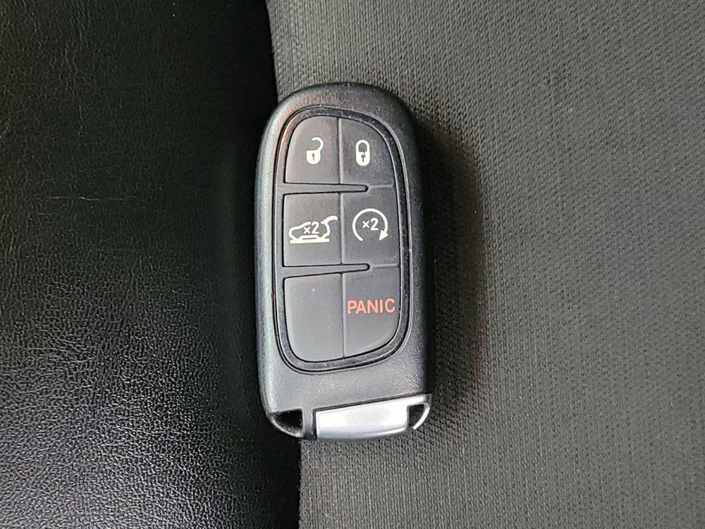 Used 2019 Jeep Cherokee Latitude Plus w/ Comfort/Convenience Group AWD/4WD image 32