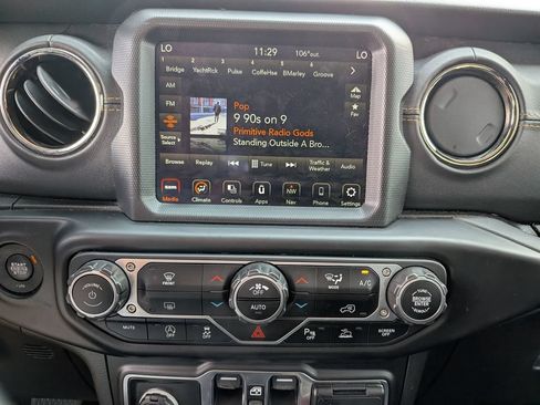 Used 2021 Jeep Gladiator Overland AWD/4WD image 30