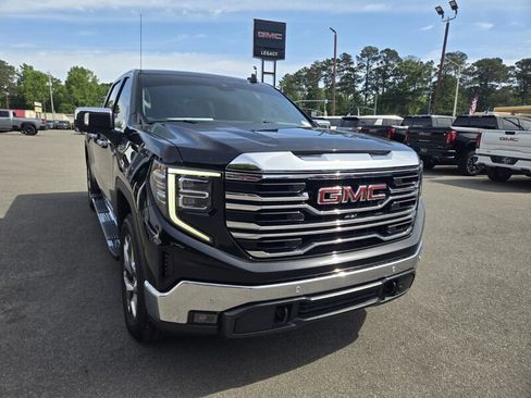 Used 2023 GMC Sierra 1500 SLT w/ SLT Premium Plus Package AWD/4WD image 6