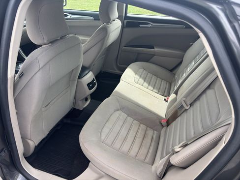Used 2019 Ford Fusion SE image 6