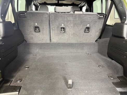 Used 2024 Jeep Wrangler Unlimited AWD/4WD image 32