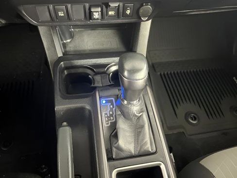 Used 2020 Toyota Tacoma SR5 image 23