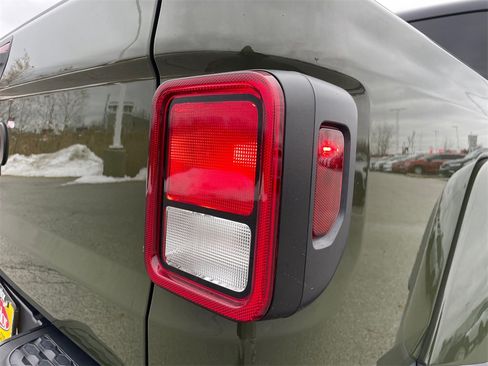 Used 2023 Jeep Gladiator Sport S image 41