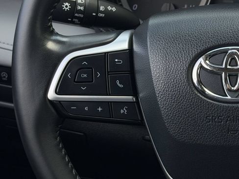 Used 2023 Toyota Highlander LE FWD image 14