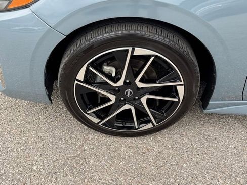 Used 2025 Nissan Sentra SR FWD image 8