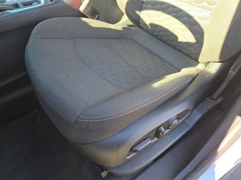 Used 2021 Chevrolet Equinox LT w/ Driver Convenience Package FWD image 11